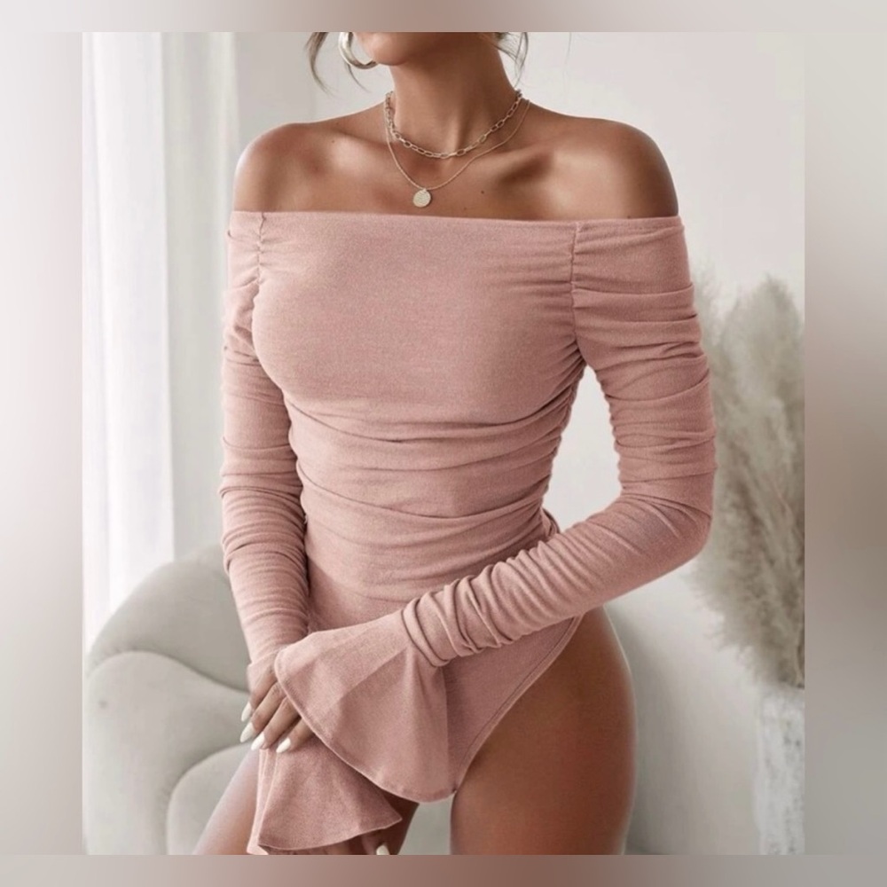 Women’s NWOT Bodysuit Off the shoulder Dusty Pink Small
